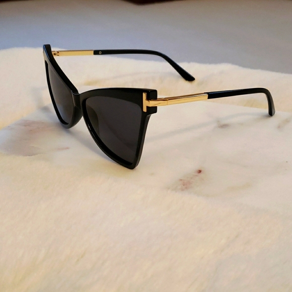 New Black Cateye Sunglasses with Gold Accent - Picture 5 of 9